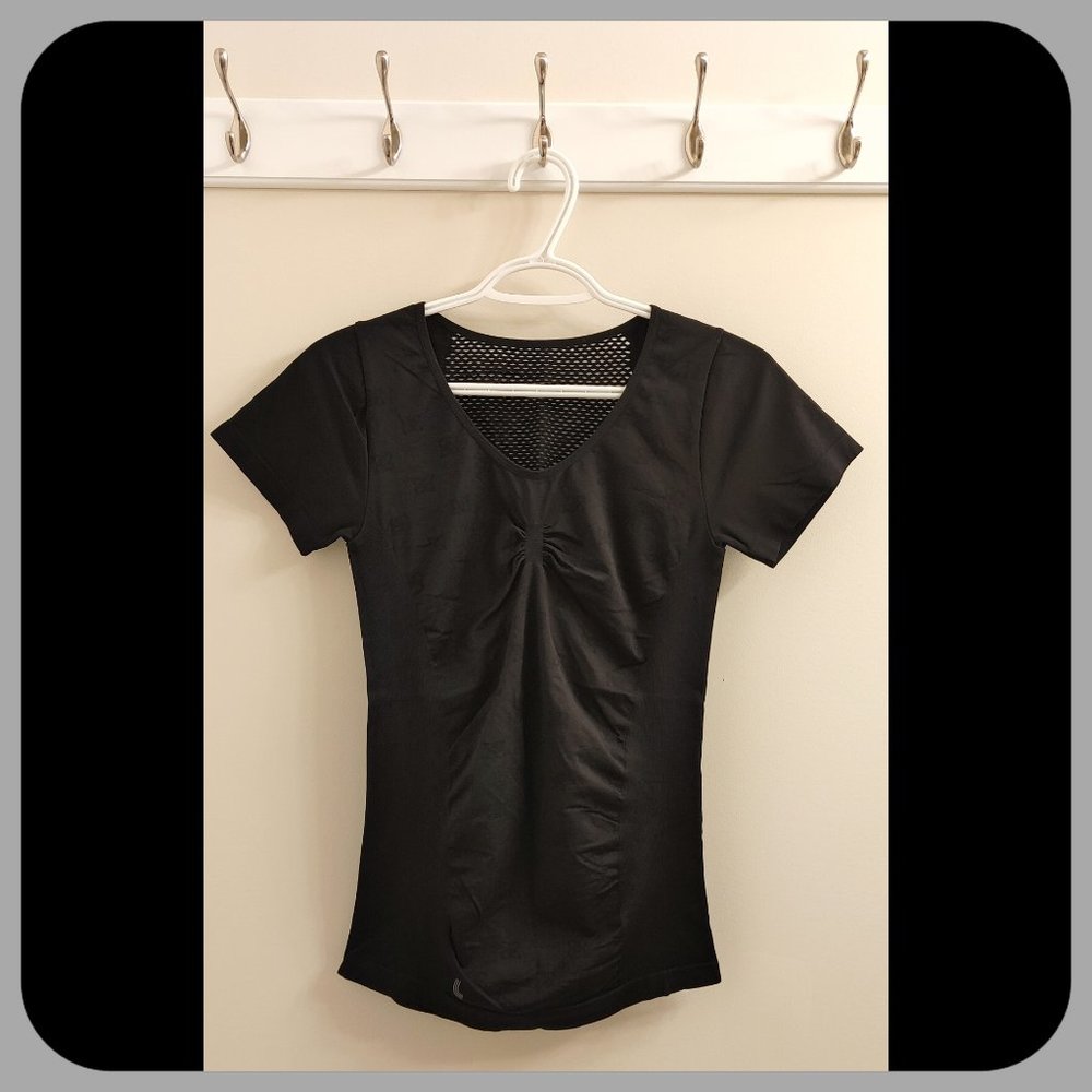 LOLE || Sweat Tech Rib Yoga Top (SIZE M)